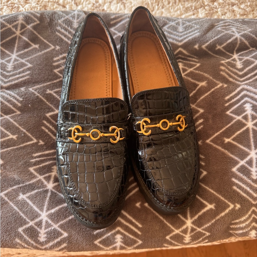 Elegant Black Crocodile-Embossed Loafers